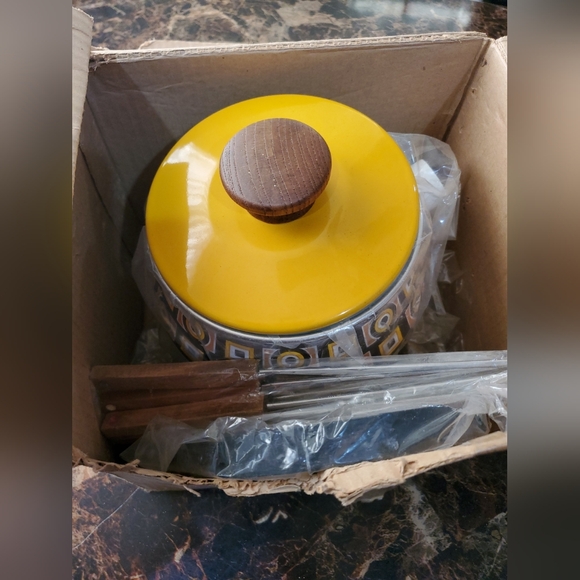 VTG Fondue Ensemble Siena 1973 NEW Imperial Int. Porcelain Steel 2 QT - Picture 11 of 11